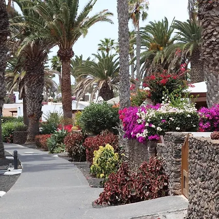 Villa Deluxe 2 Bedroom On Brisas Complex With Large Heated Pool, Close To